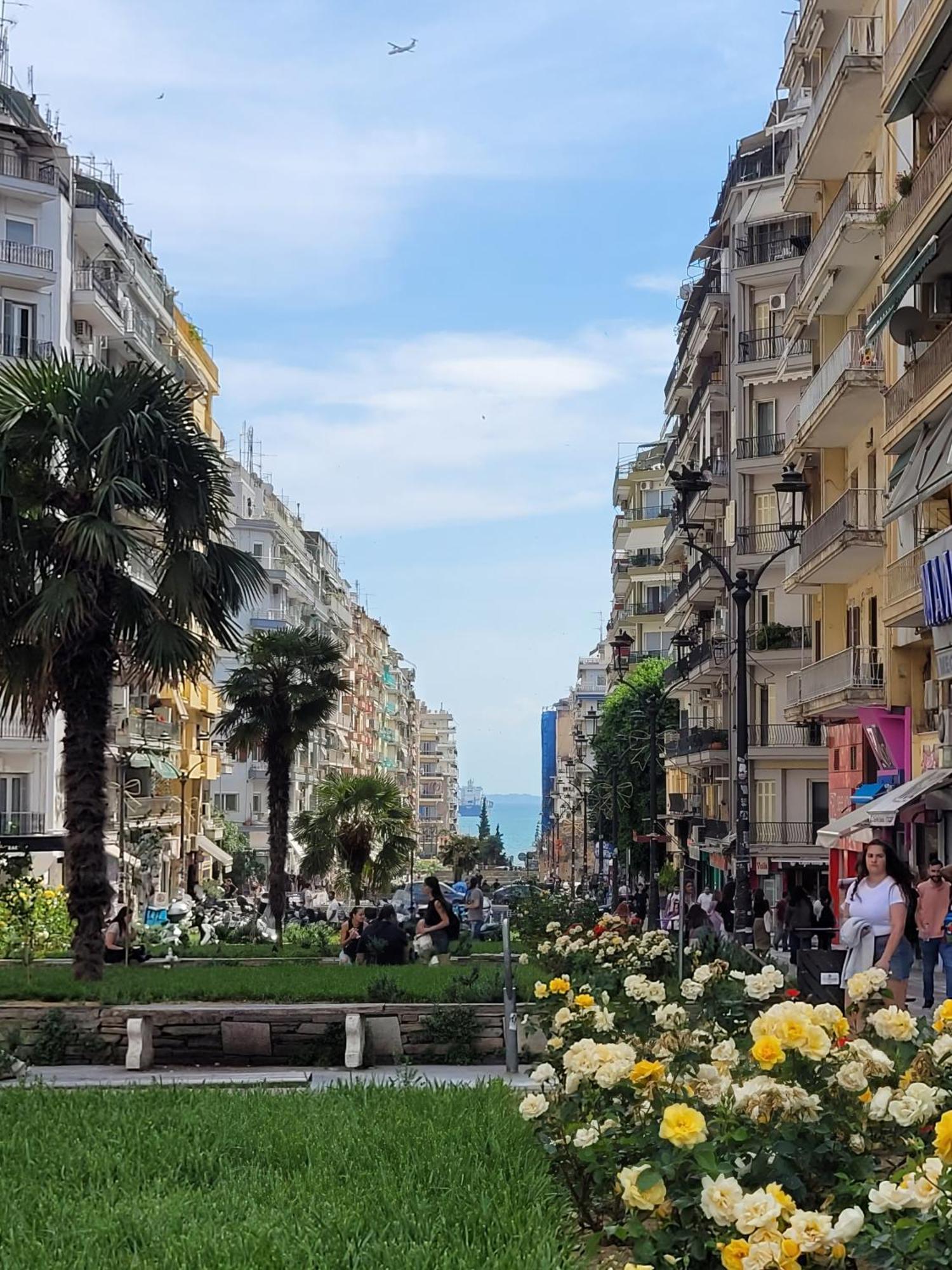Flowery Penthouse In City Centre Of Thessaloniki Exterior photo